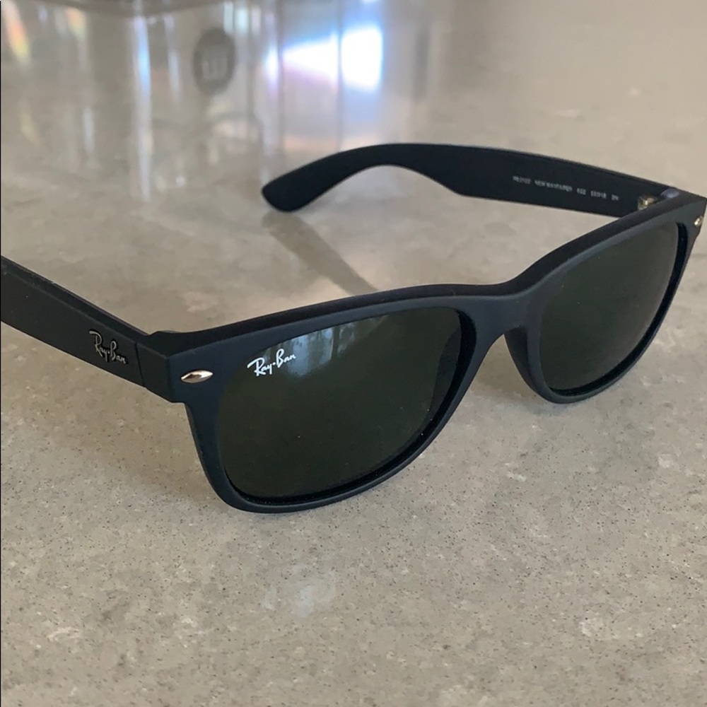 Rayban New Wayfarer (RB 2132) Sunglasses